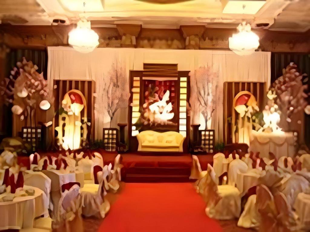 Gajahmada Graha Hotel Malang Exterior foto